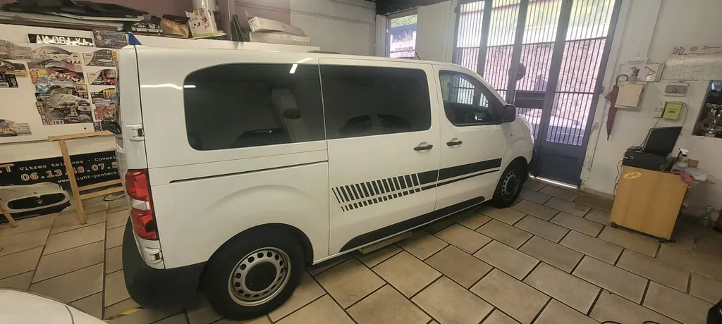 Installation film saire sur grasse dans les Alpes-Maritimes 06