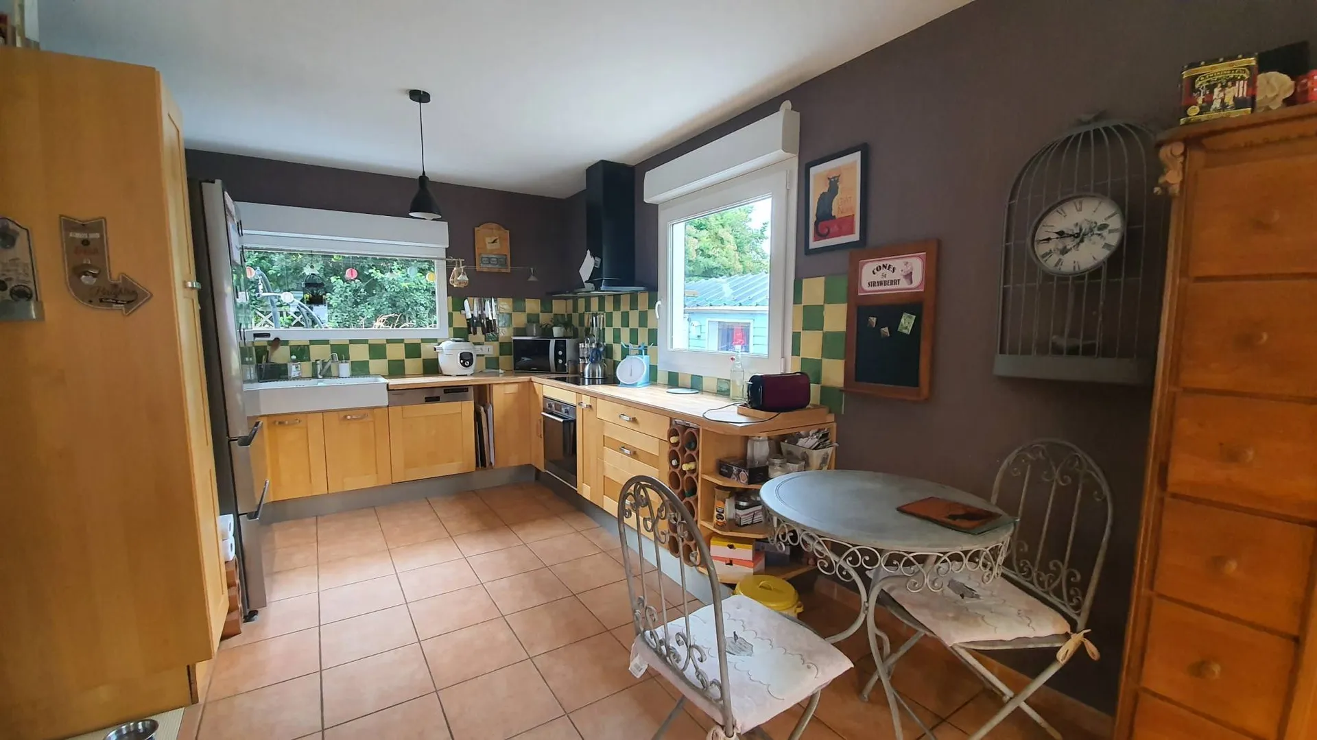 A vendre belle maison ossature bois de 160 m², dans un quartier calme d'OFFRANVILLE 76550, à 10 minutes de la mer et de Dieppe 76200, et à 2 heures de Paris via l'autoroute A13.
