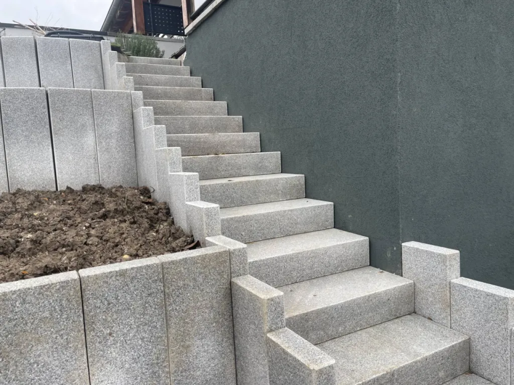 Aménagement extérieur de l’arrière-cours d’une maison à Lipsheim près d’Erstein 