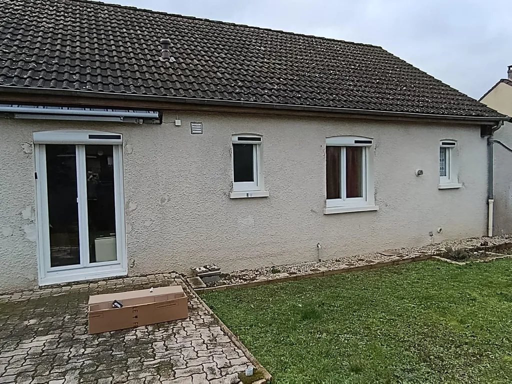 Installation de volets roulants en aluminium, version solaire avec moteurs radio Profalux à Genlis en Côte d'Or