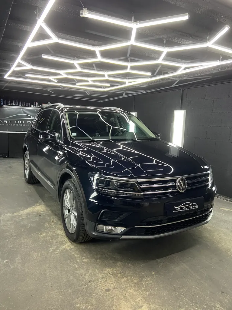 Intervention esthétique réalisée sur ce VOLKSWAGEN TIGUAN dans notre atelier à Creuzier-le-Vieux près de Riom
