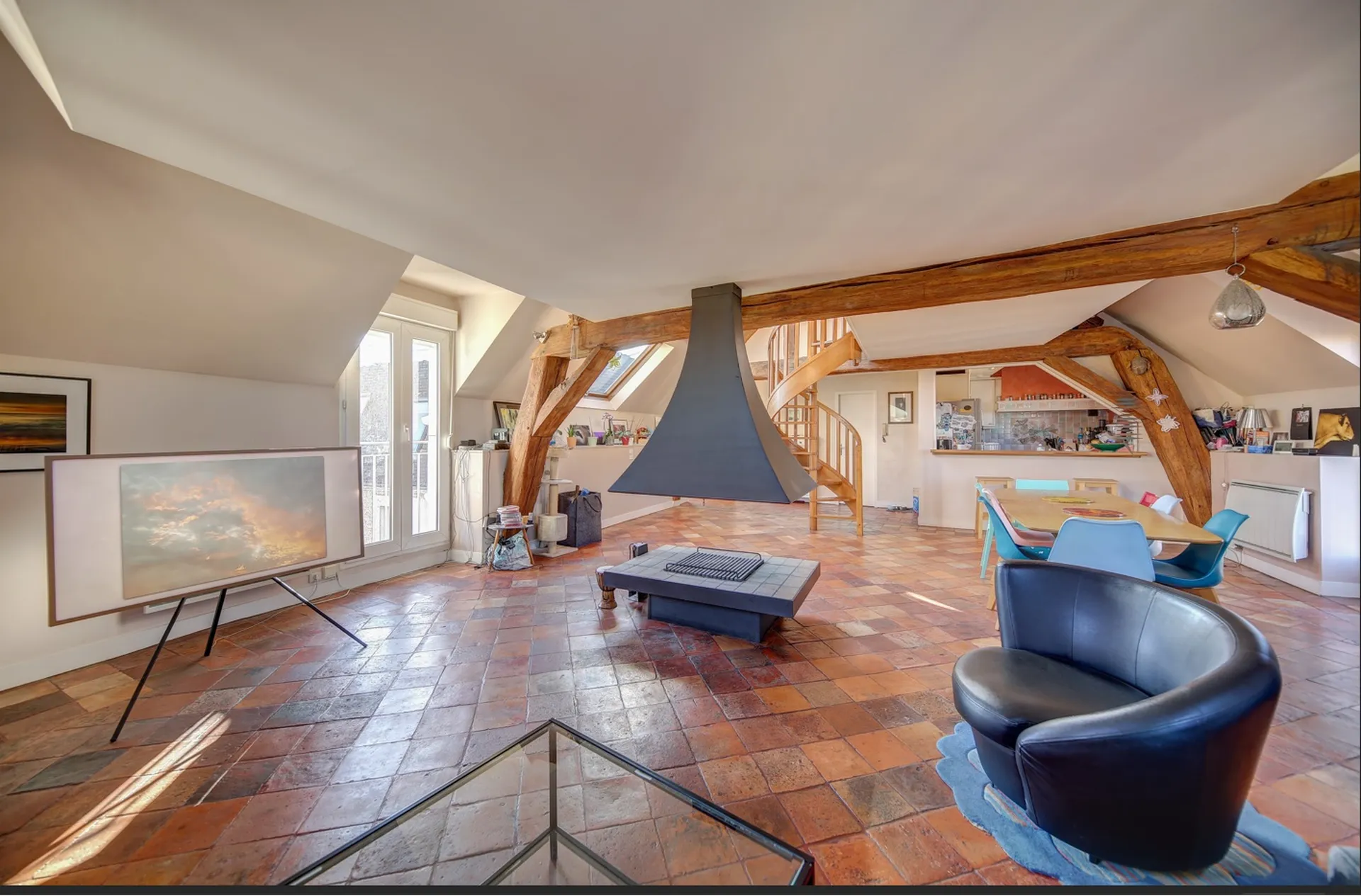 Vue salon ultra convivial et lumineux appartement en vente chez Helix immobilier Le Vésinet www.heliximmobilier.com