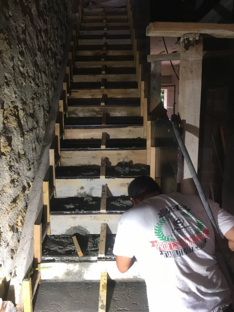 Réalisation d'un escalier en béton dans une maison de ville à Salon de Provence