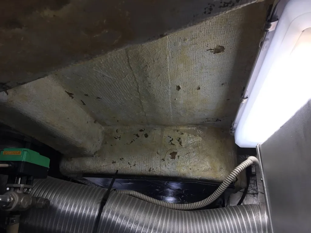 Pose d'une isolation phonique sur un yacht à Saint Tropez