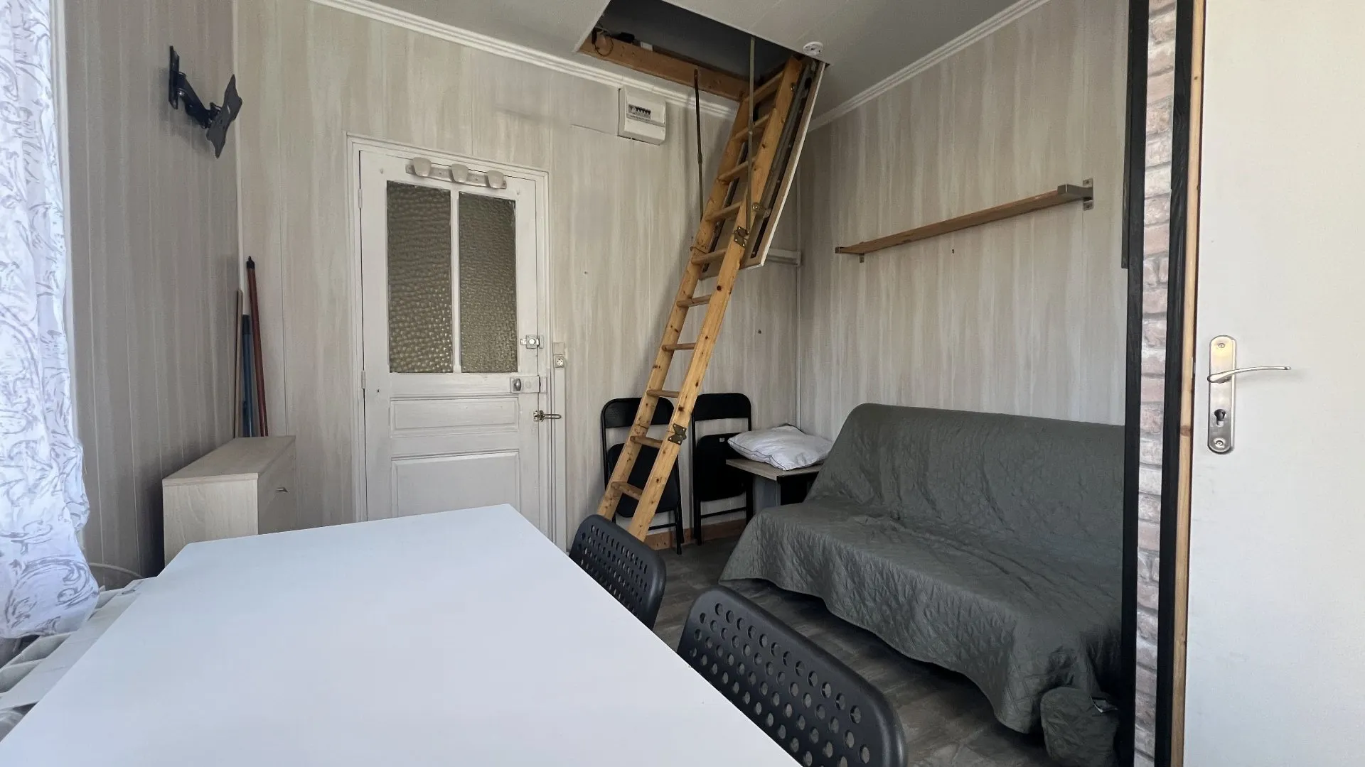 Ensemble immobilier avec 2 appartements 22m² et 13,5m² à rénover, idéal location saisonnière, à deux pas de la plage à Mesnil-Val 76910.