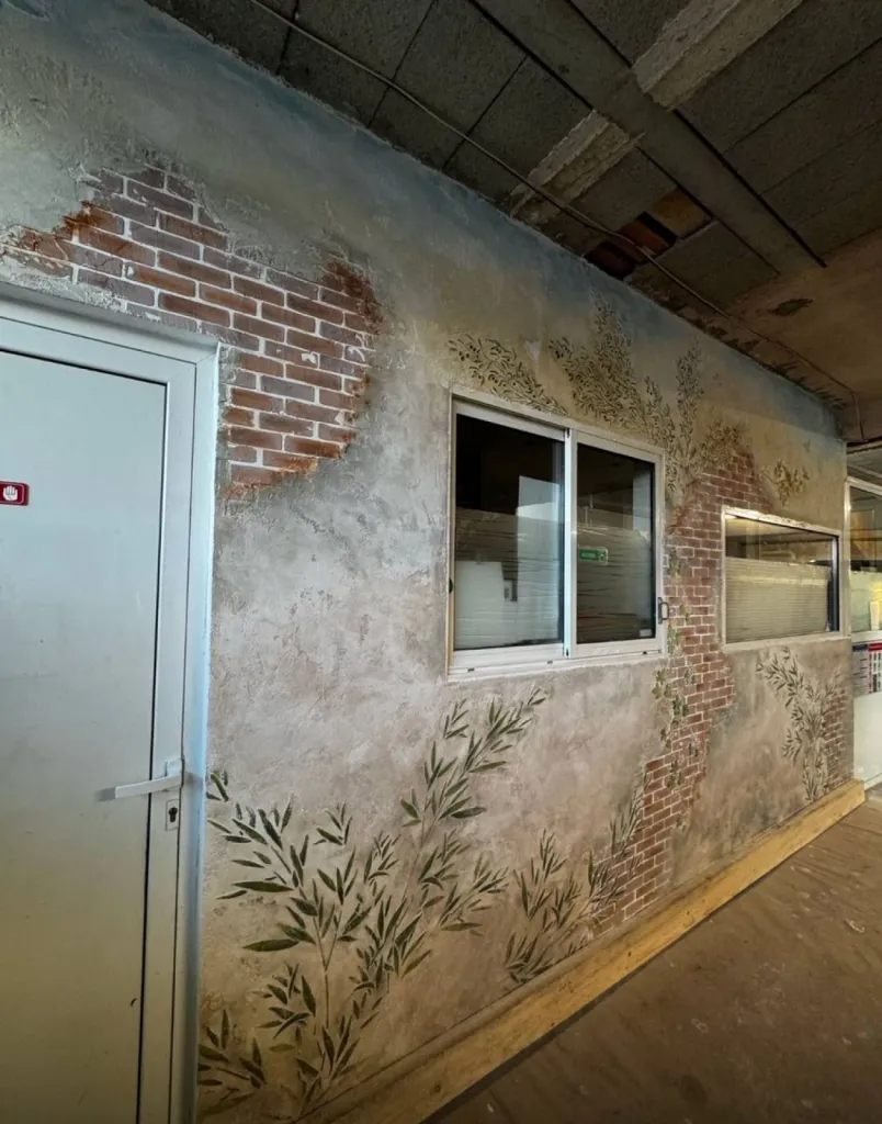 Possibilité d'utiliser l'ENDUIT CHAUX 000, ECO NAT pour faire des réalisation aux pochoirs