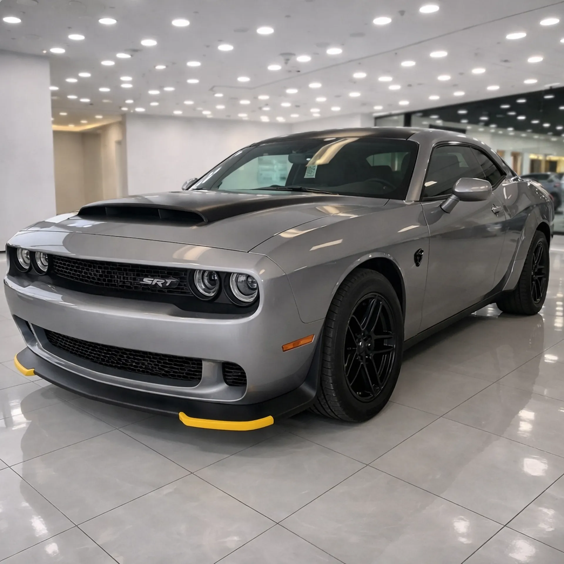 Dodge Challenger SRT Demon 170 face avant angle showroom – muscle car rare Europe