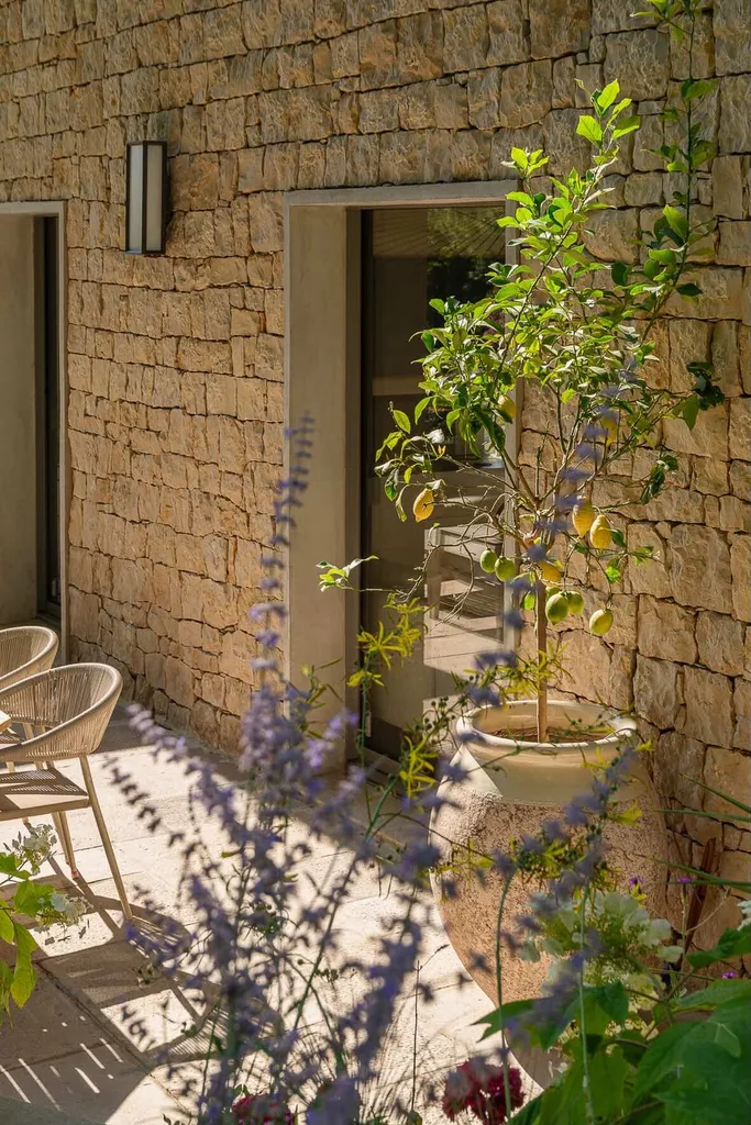 Vente de pierres de parement intérieur et extérieur à Bouc-Bel-Air près d’Aix-en-Provence pour vos projets de pierre naturelle