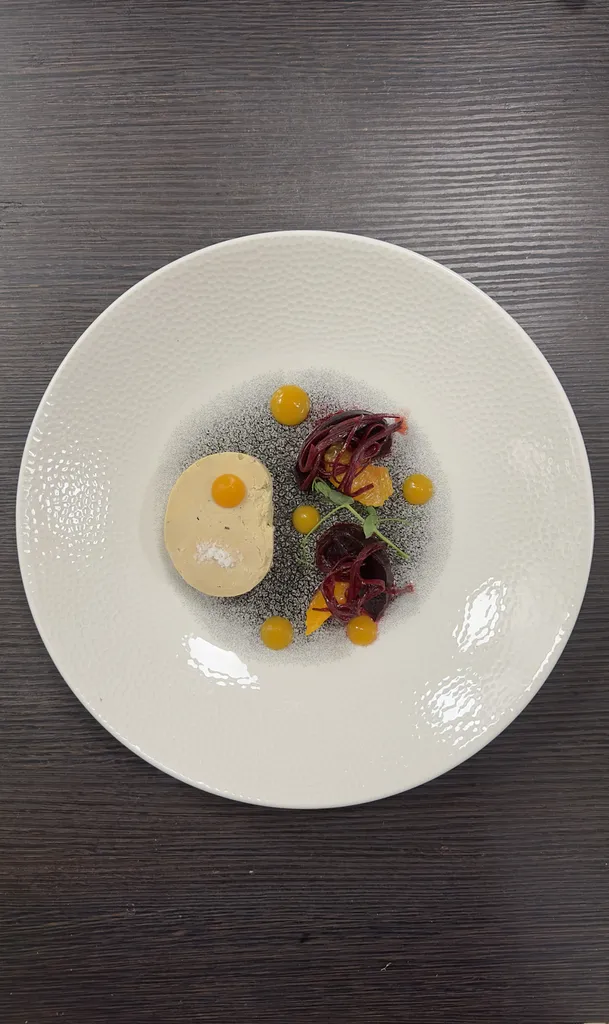 Foie gras mi-cuit, betterave, clémentine