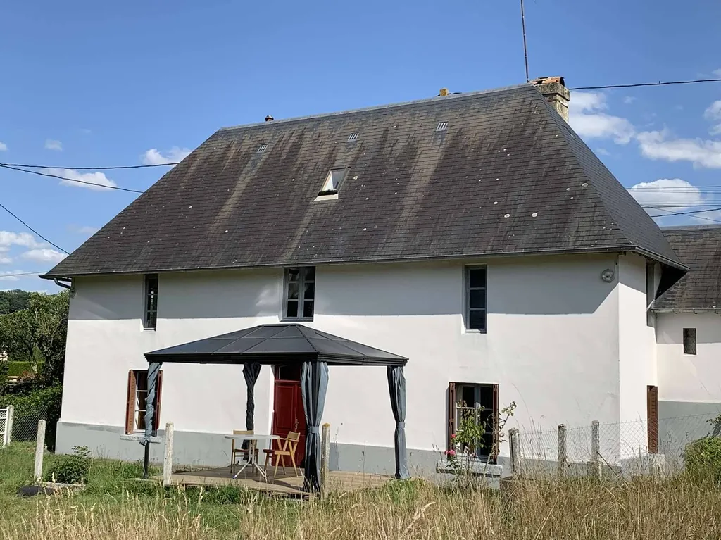 Vente d'une charmante Demeure et ses dépendances, sur un terrain de 1Ha30a bordé par un ruisseau, dans la région de Saint Pierre de Mailloc 14290