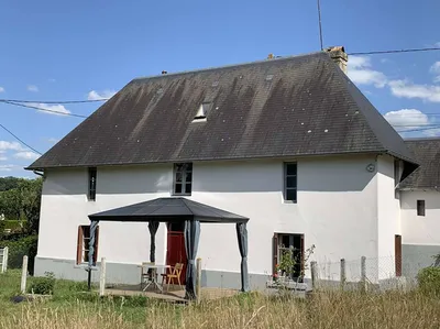 Vente d'une charmante Demeure et ses dépendances, sur un terrain de 1Ha30a bordé par un ruisseau, dans la région de Saint Pierre de Mailloc 14290