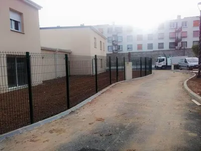 Aménagement d’un lotissement : engazonnement et pose de clôtures pour Maison Pierre