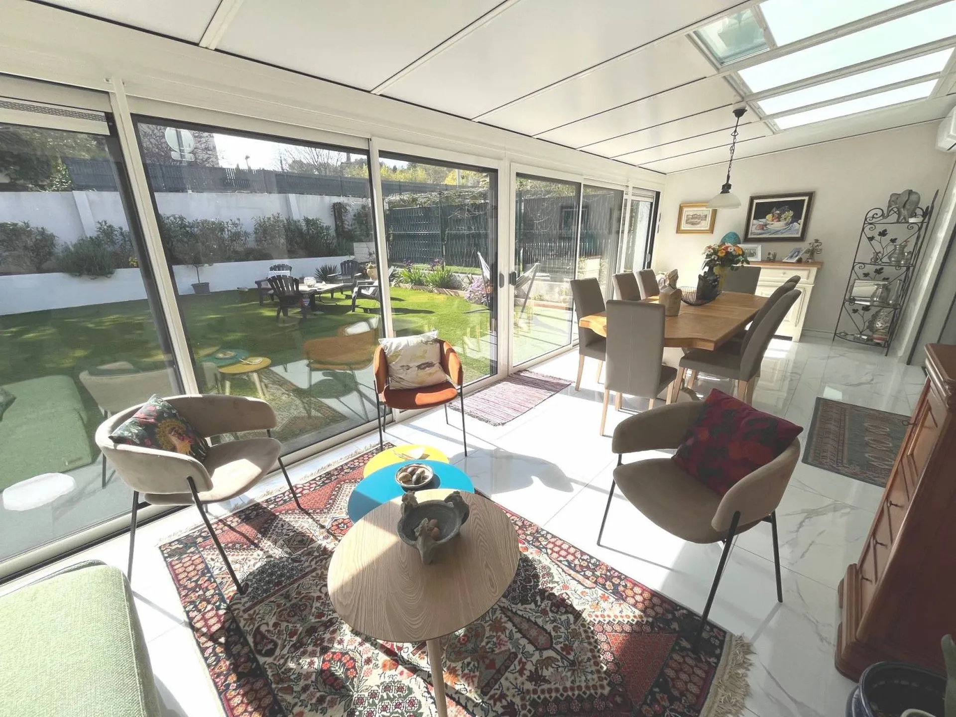 Maison récente à vendre Carnoux en provence sur deux niveaux avec sous-sol, copropriété de 3 habitations