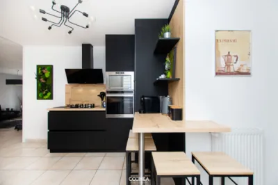 Conception et installation d’une cuisine ARMONY moderne avec accessoires MSA et sanitaire FRANKE à Castelginest