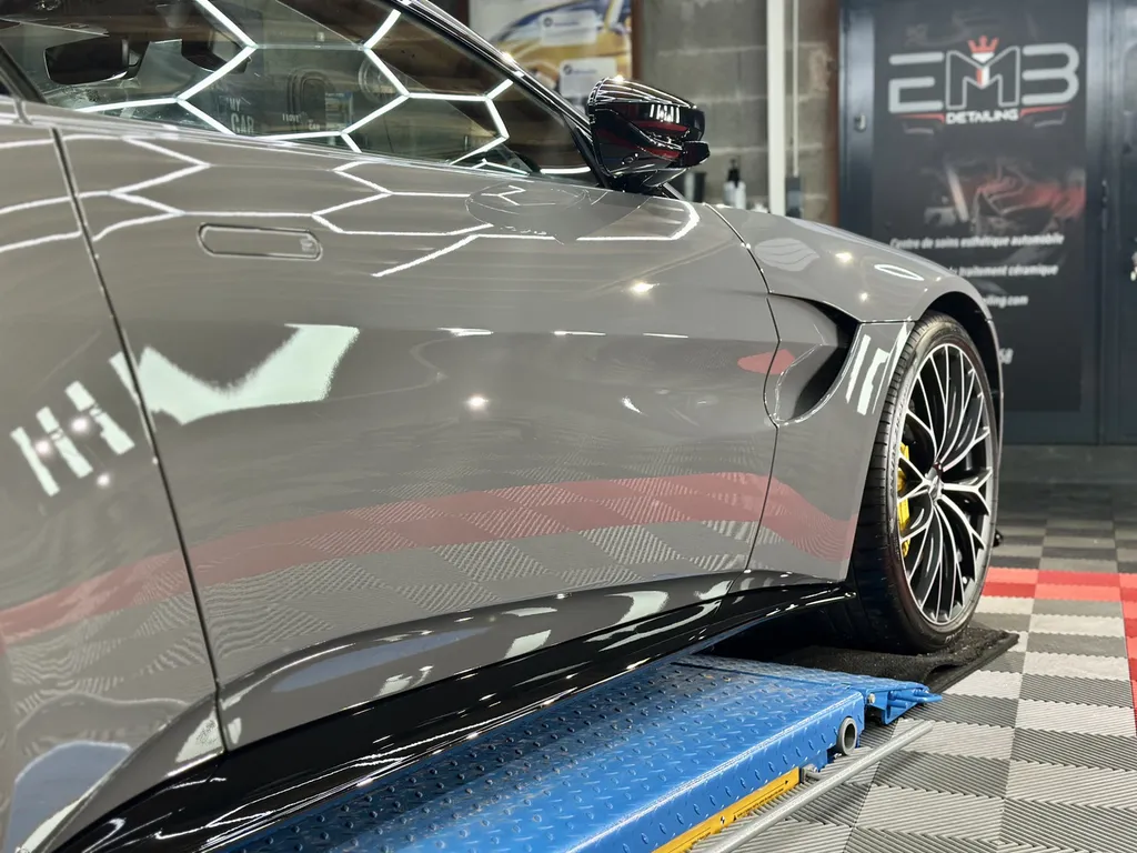 Protection Film PPF et traitement céramique carrosserie Aston Martin Vantage 