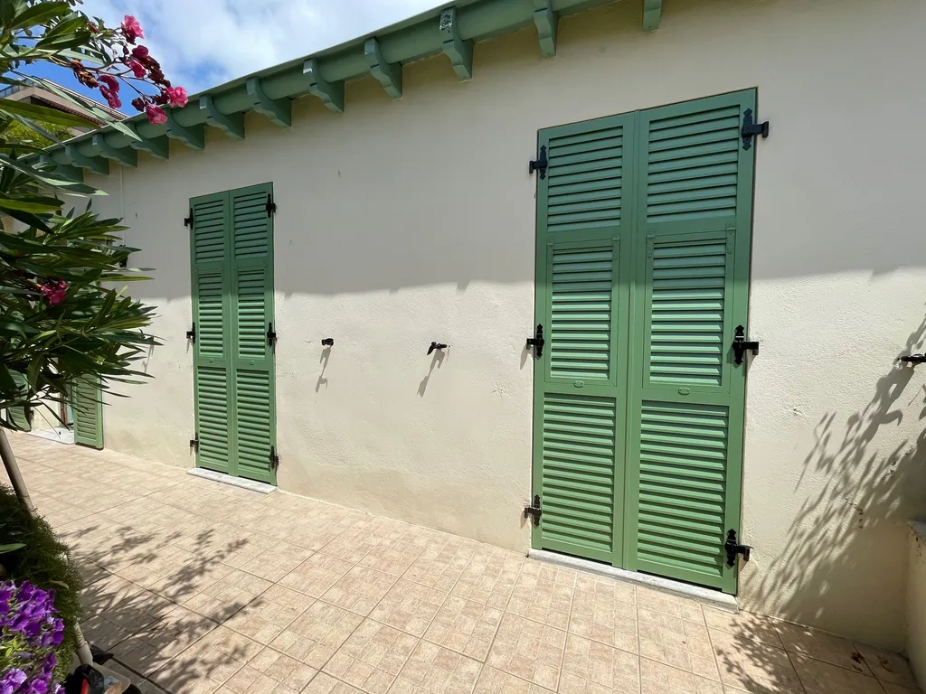 Volet battant en alu RAL 6021 à Contes 06