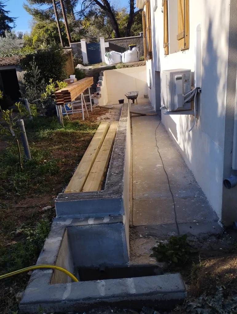 Terrasse en bois Douglas sur pilotis de 26 m² à Poussan – RC.Construction.Bois, artisan du Bassin de Thau