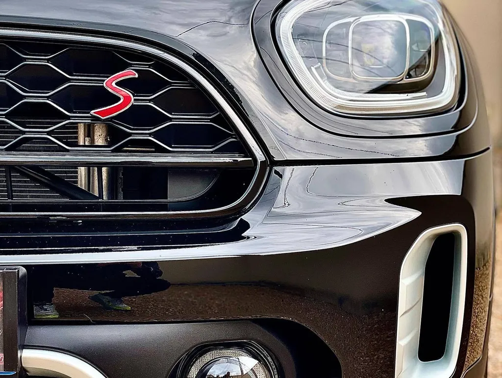 Traitement céramique pour protéger la carrosserie d'une Mini Countryman S à Brindas