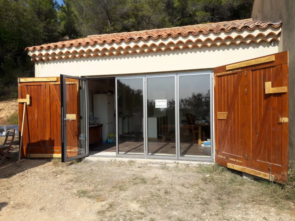 Installateur de baie pliante accordéon en Provence
