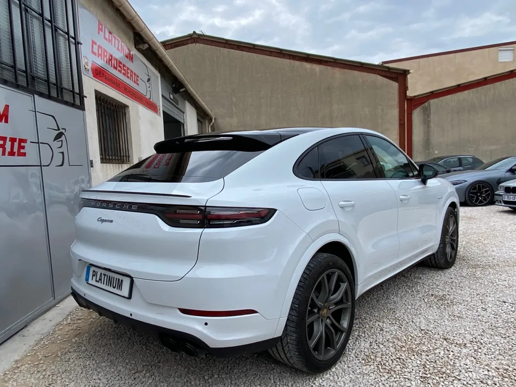 Personnalisation de la carrosserie sur Porsche Cayenne coupé eHybrid à Marseille 13011