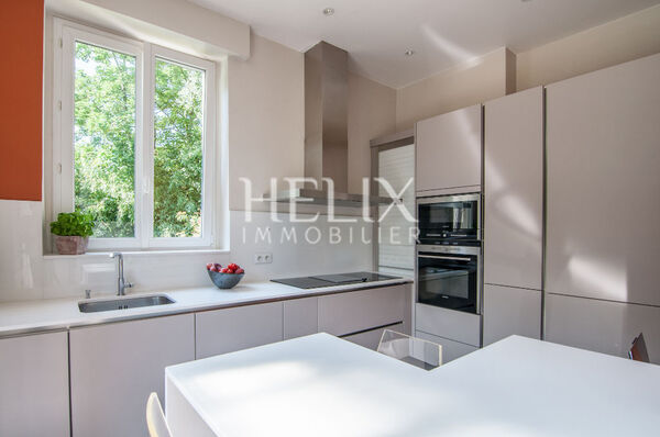 Chatou Bas - Hotel particulier 9 pièces de 354 M² avec piscine