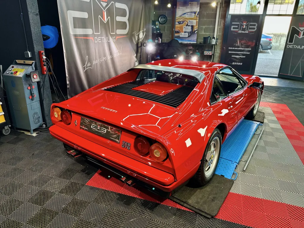 Traitement céramique automobile à Lyon proche Brignais EMB DETAILING spécialiste Ferrari 328 