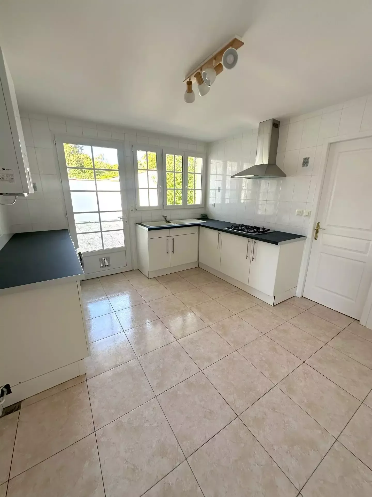 Location maison – 4 pièces – 3 chambres – 105,67 m² – 1 500 € / mois