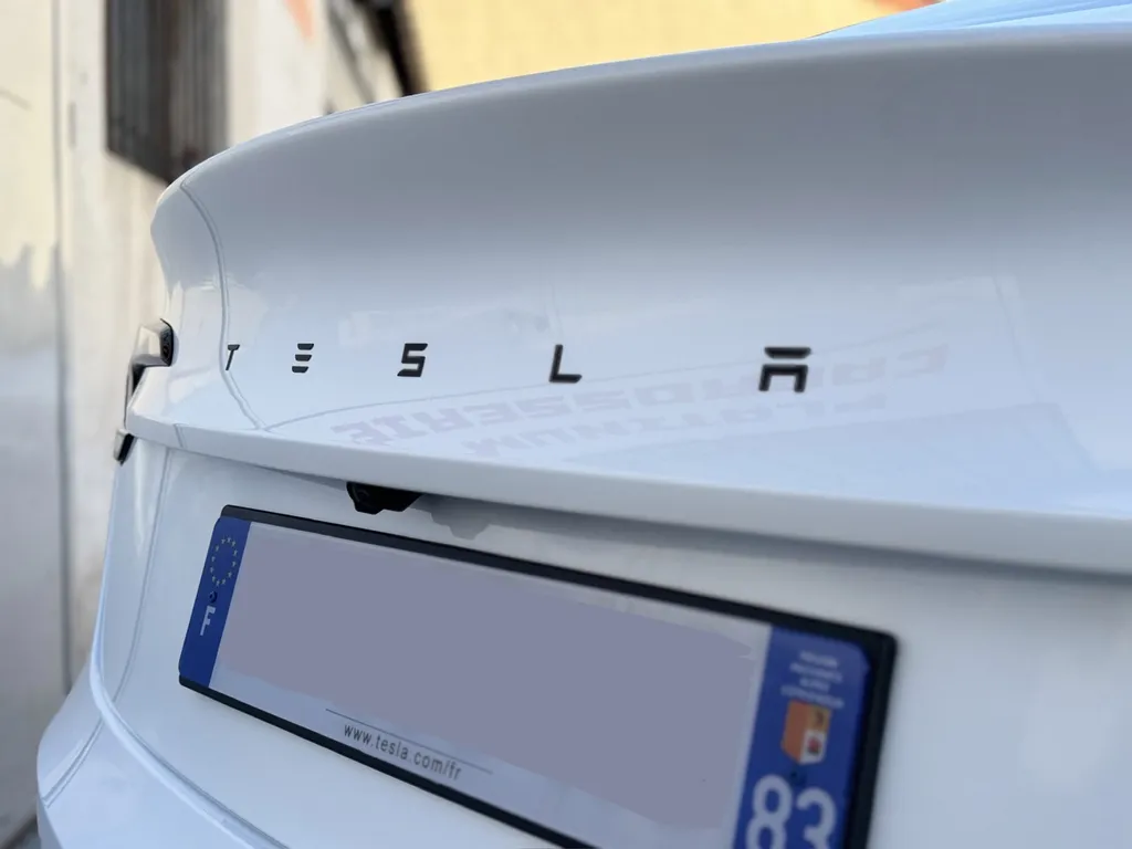 Traitement Céramique sur cette magnifique Tesla model 3 2025 à Carnoux proche de Marseille et d'Aubagne