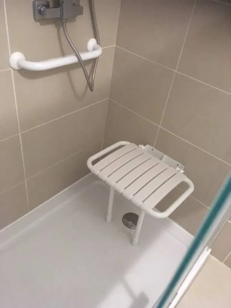 Douche idéale remplacement de Baignoire par douche sénior sécurisée à Corbeil Essonne (91)Douche idéale remplacement de Baignoire par douche sénior sécurisée à Corbeil Essonne (91)