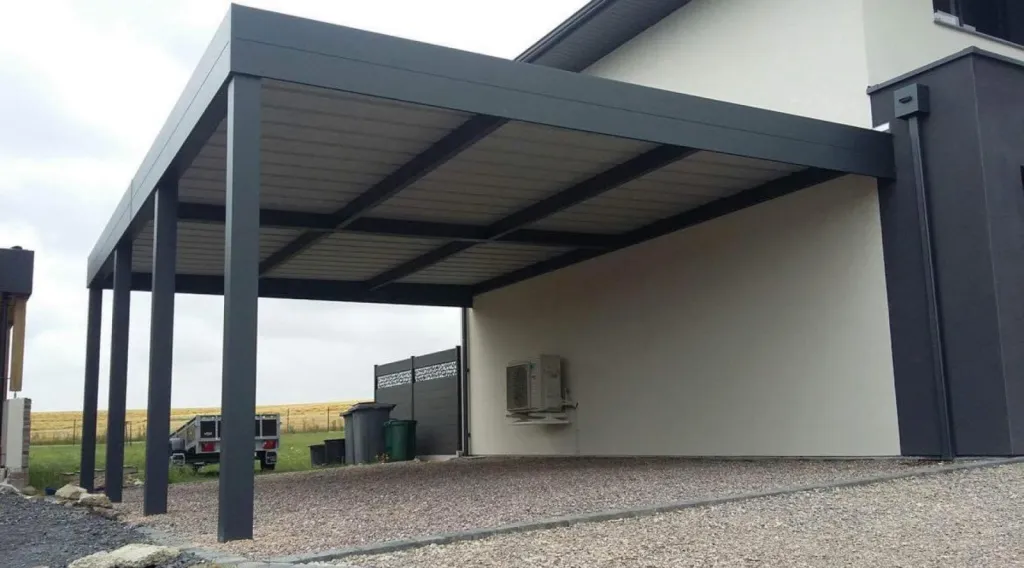 Entreprise locale pour pose d'un carport robuste : une solution alternative au garage et moins onéreuse