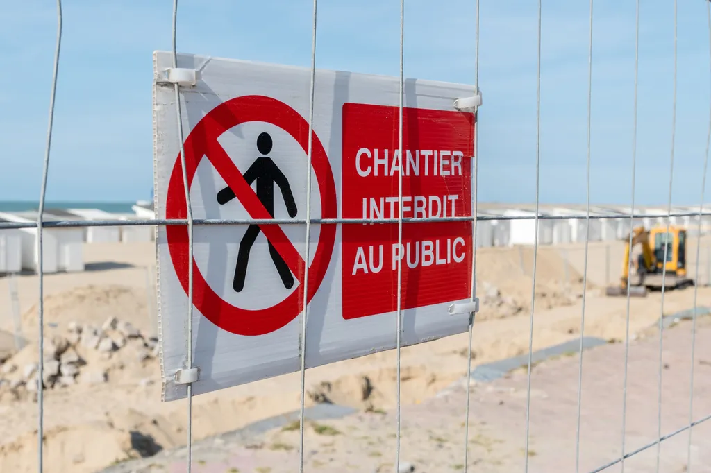 Commissaire de Justice pour constats pour travaux de chantier et affichage de permis de construire à Aubagne