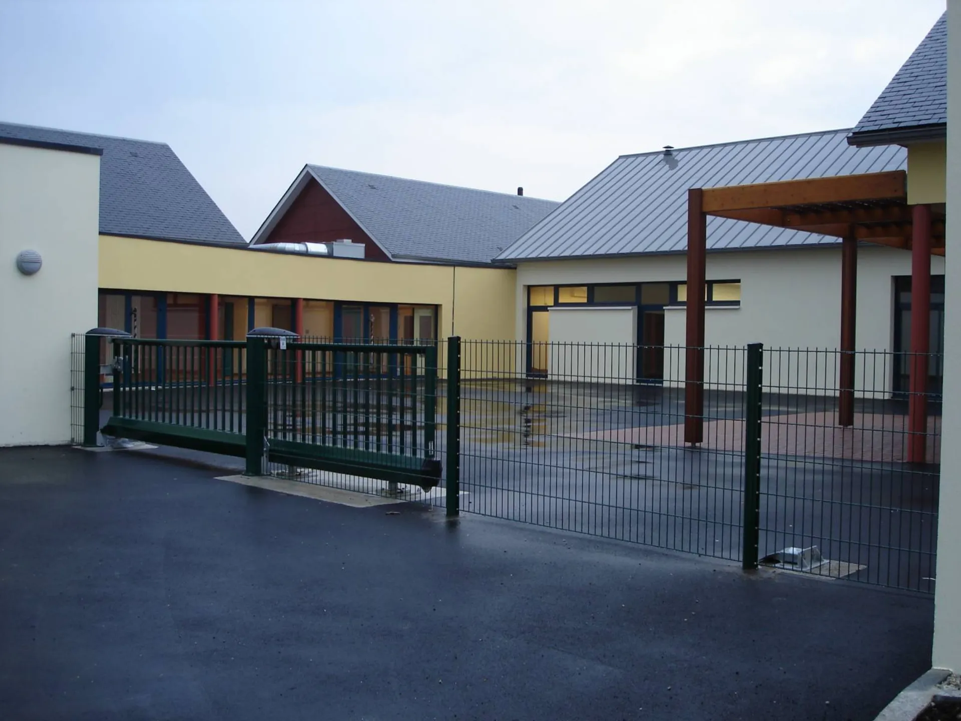 installation d'un portail pour accès cours d'école dans l'Eure 27