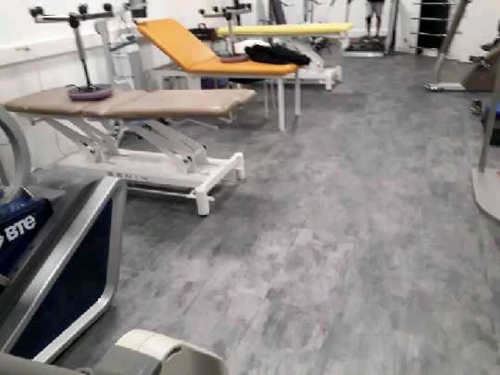 Création de box pour kiné et construction de cloisons en BA13 sur ossature métallique à Marseille