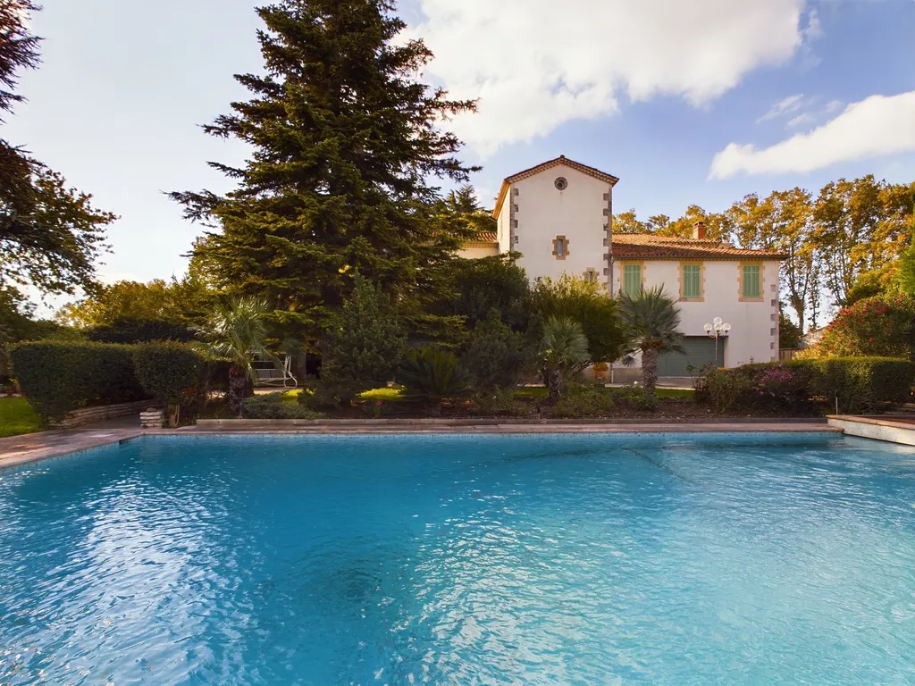 A vendre hôtel particulier à Grans 