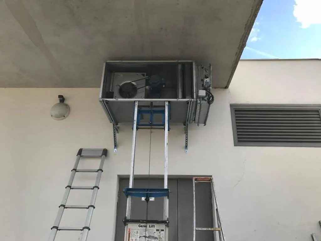 Déplacement d'une centrale de traitement de l'air à Aubagne