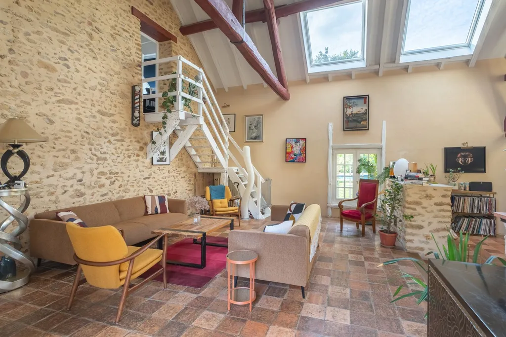 acheter une maison ancienne totalement rénovée avec piscine et grand terrain proche du mans