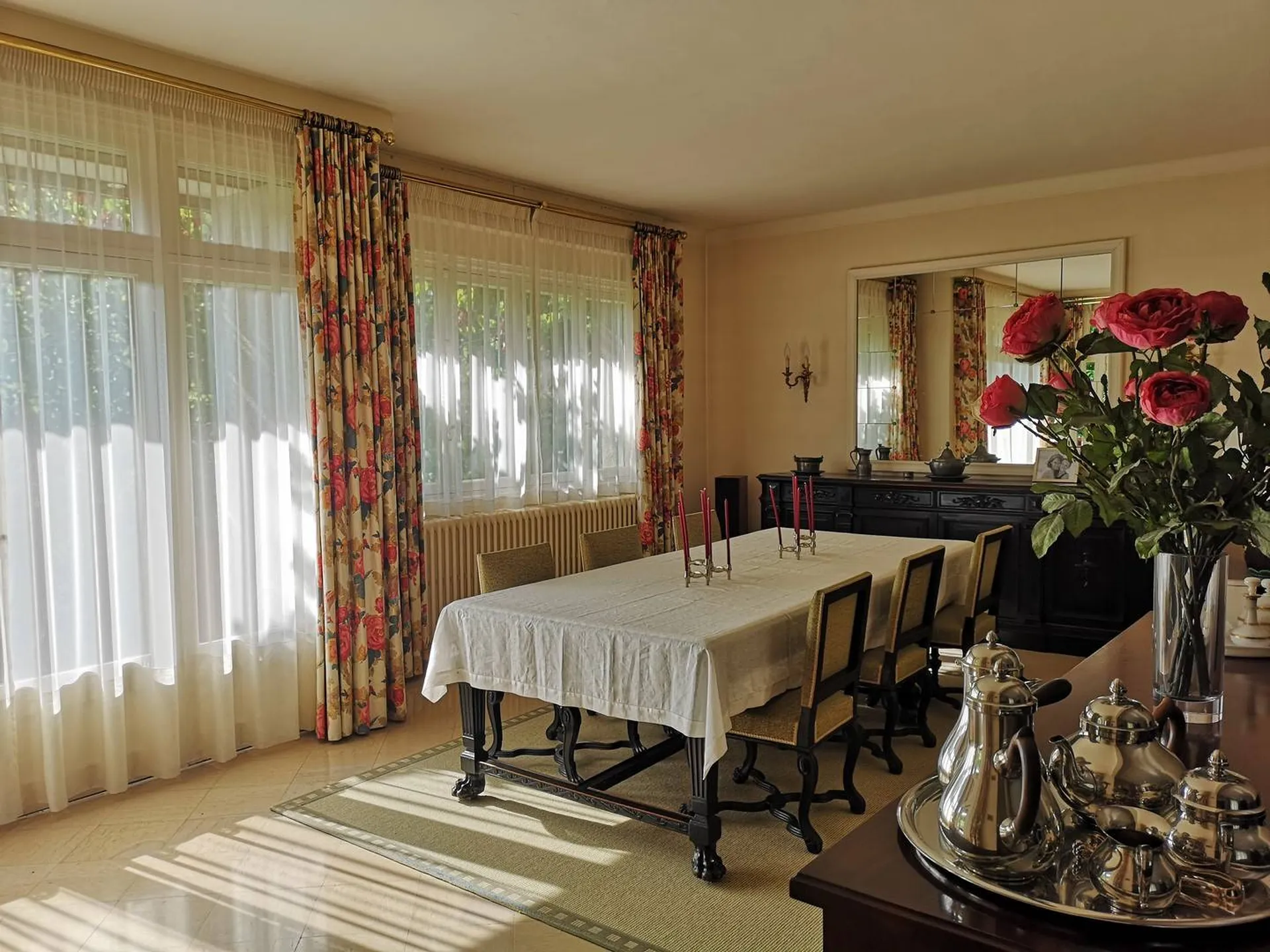 environnement verdoyant, cette grande Maison familiale centre Ville