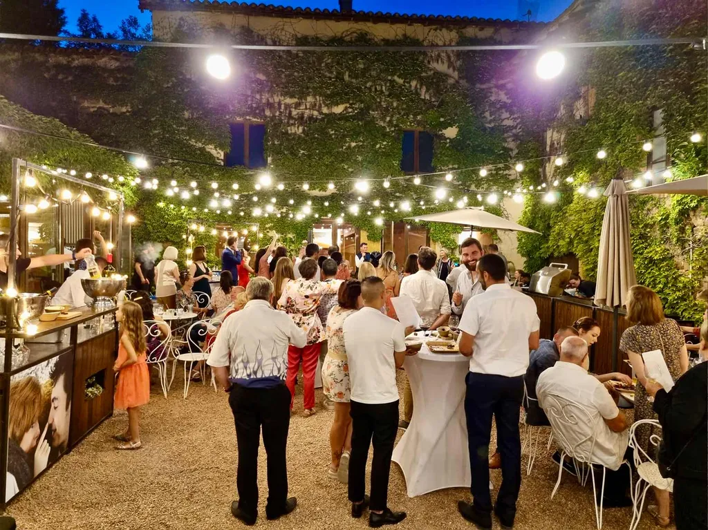 Votre anniversaire à domicile à Lyon et sa région avec un traiteur original et un bar mobile