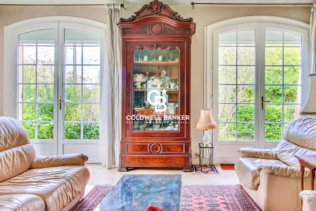 Maison à vendre à Léognan – grande familiale à rénover avec 6 chambres et jardin arboré