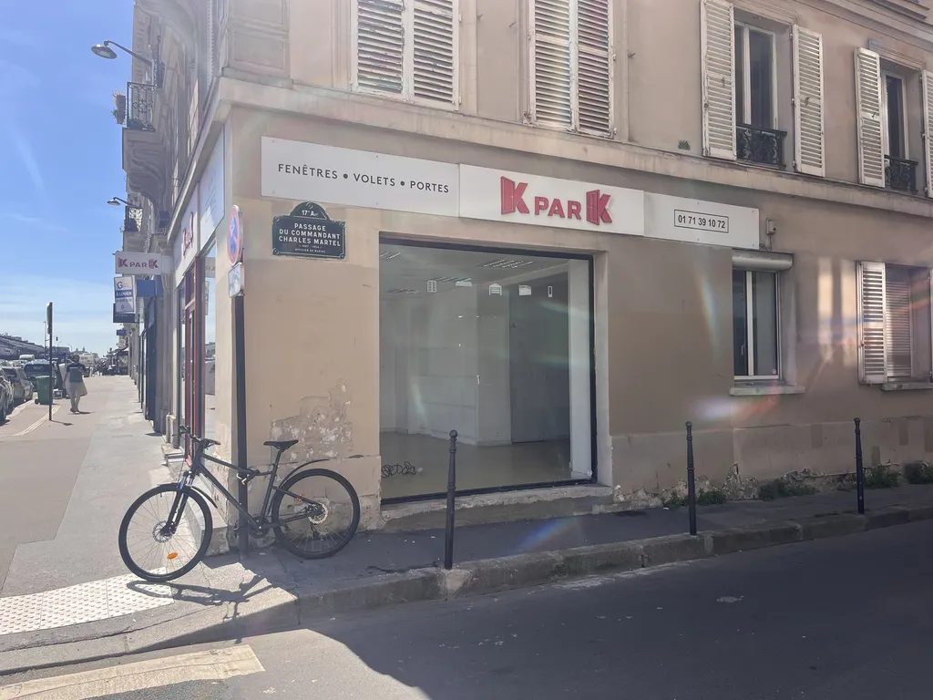 Location - Boutique 52 m², Rome, Rue de Rome 75017 PARIS