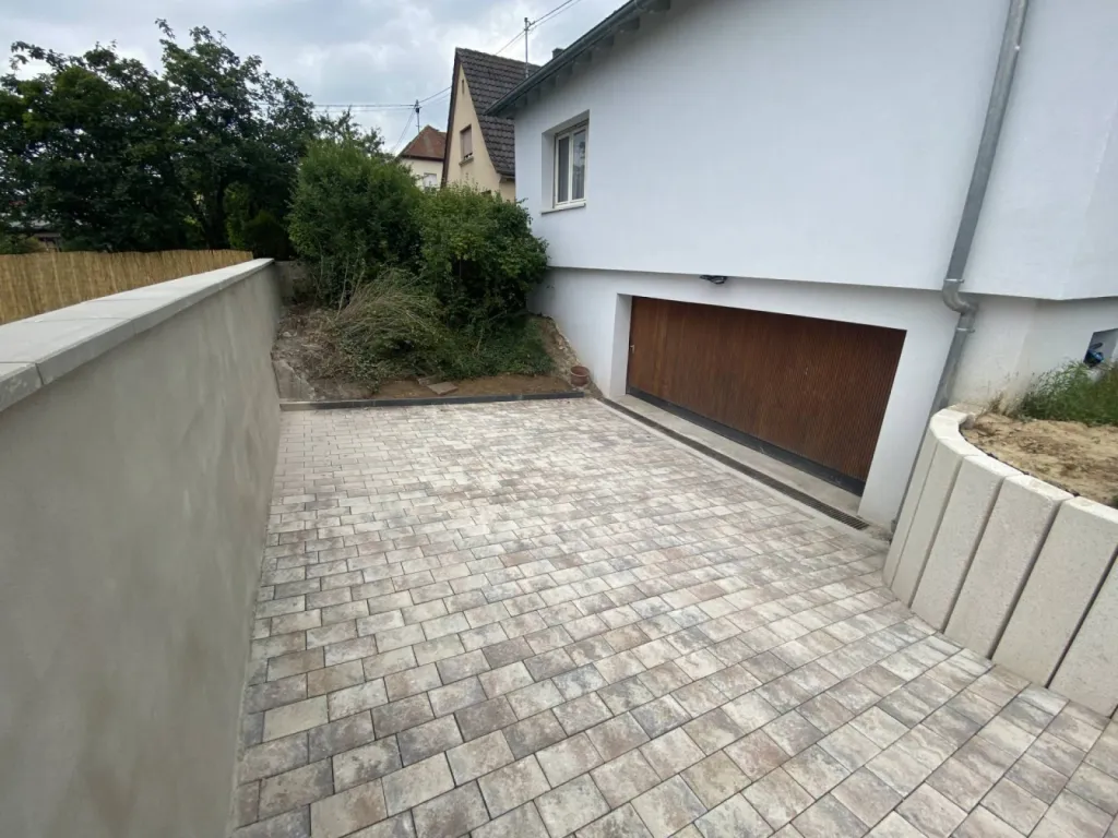 Descente de garage en pavé d'une maison à Strasbourg CLK 