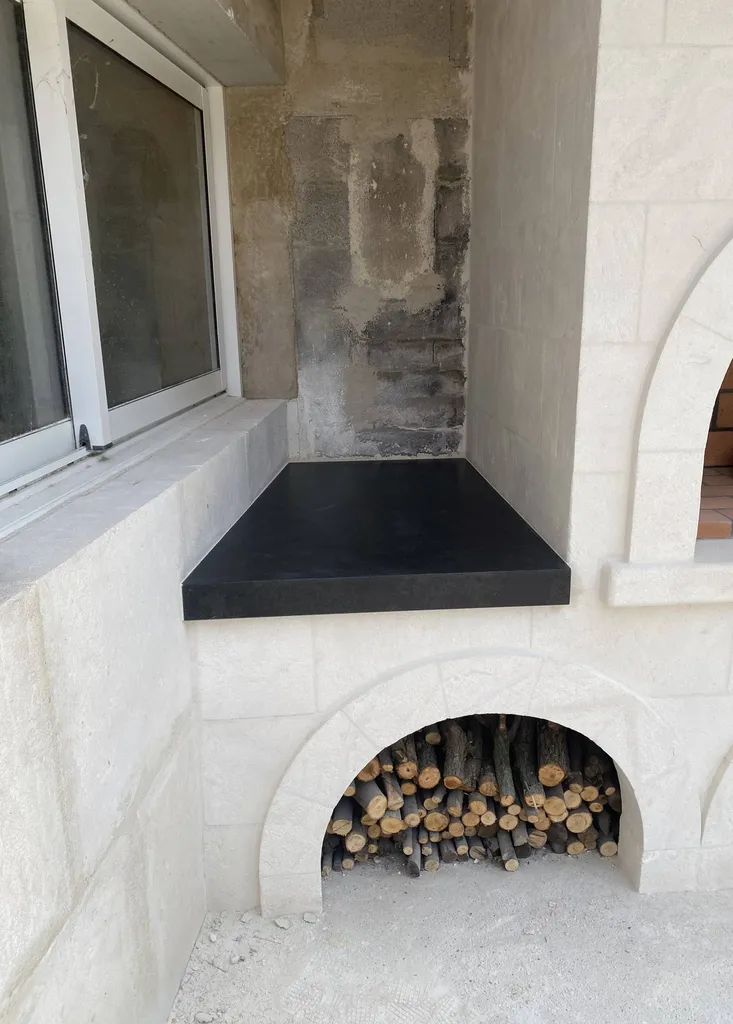 Barbecue et son four à pizza sur-mesure en Pierre d'Estaillade à Beaucaire