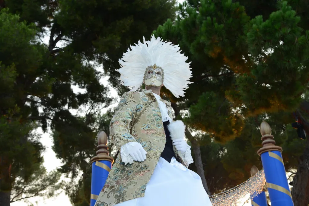 Organisation spectacle artistique avec booking artistes internationaux et gestion technique son lumière pour gala ou festival à Saint-Tropez