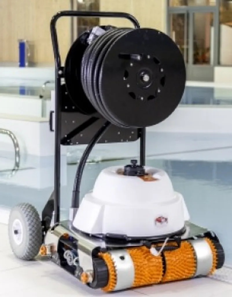 ROBOT DE NETTOYAGE POUR PISCINE COLLECTIVE TYPE CHRONO MP3-L