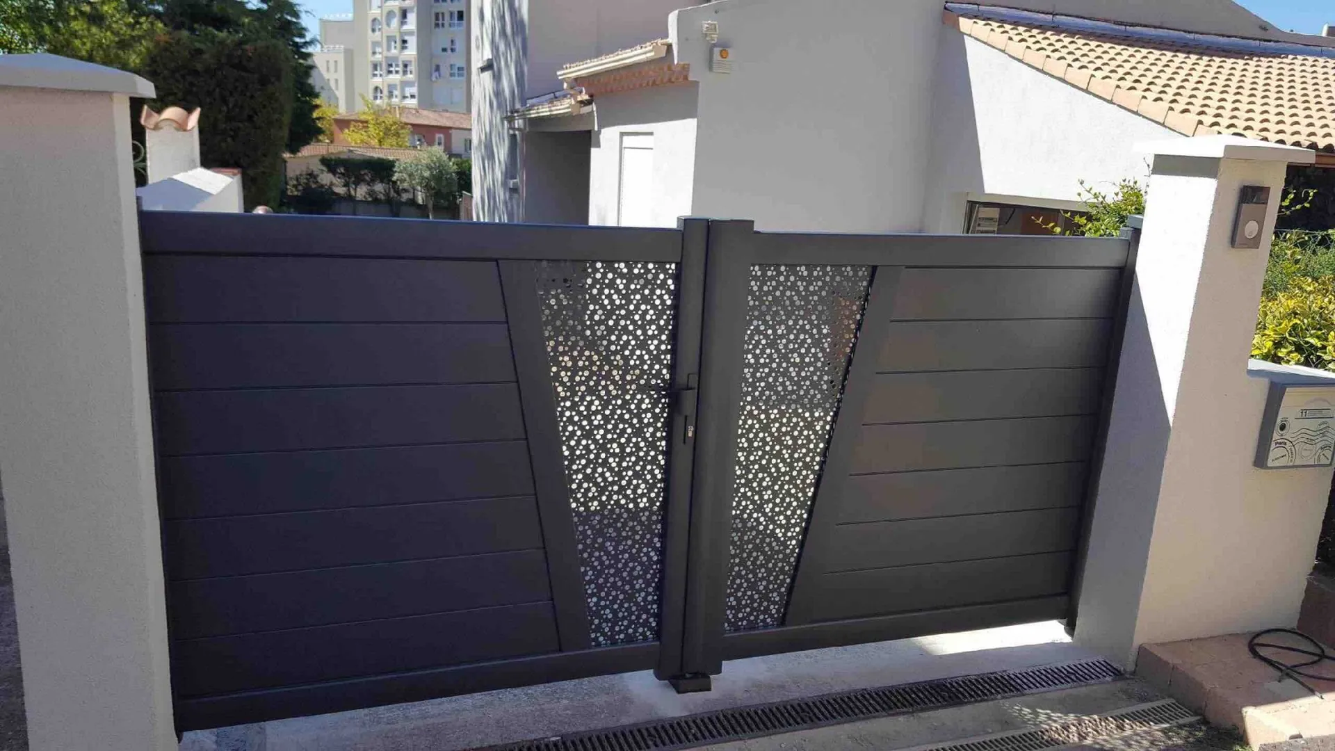 Pose d’un portail gris anthracite sur Martigues