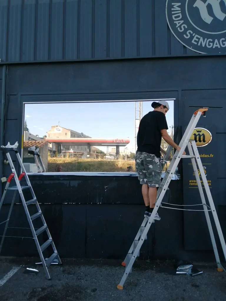 Pose de films solaires anti chaleur à Nice 