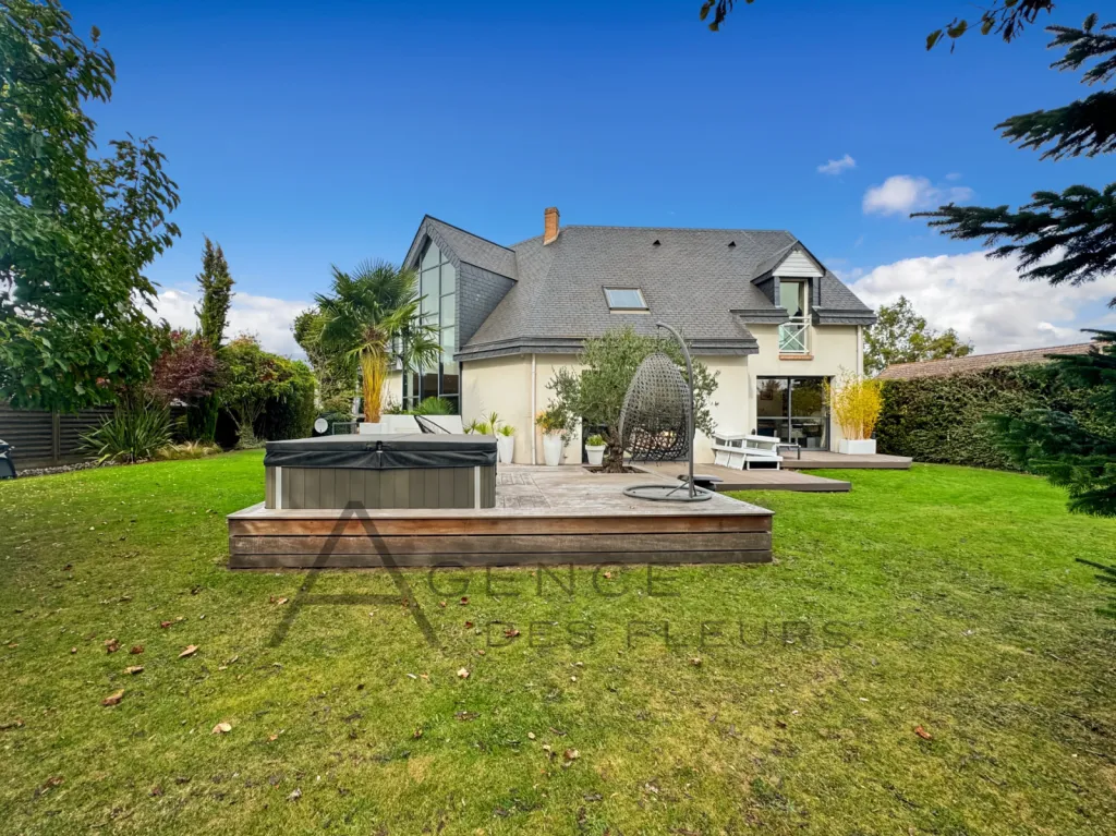 A vendre, maison d'architecte d'exception de 235 m² sur un terrain de 1300 m² située à La Londe