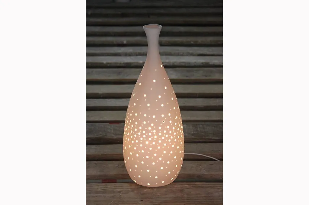 Vente de lampe d'intérieur en porcelaine forme ogive.