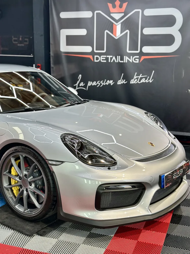 Protection carrosserie sur Limonest spécialiste porsche GT4