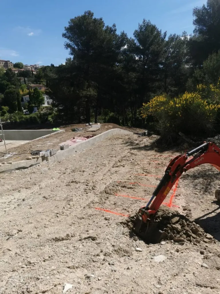 Preparation de plantation de cypres Eguilles